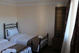 Отель Hotel Suliko Ахалцихе Стандартный двухместный номер с 2 двуспальными кроватями-6